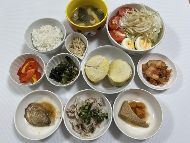 小皿に盛った料理