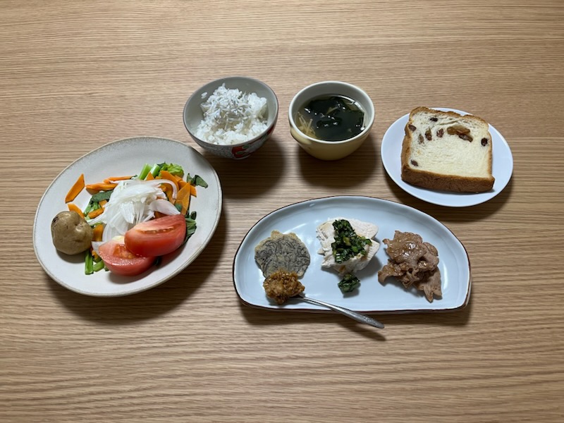 小皿に盛った私の夕ご飯