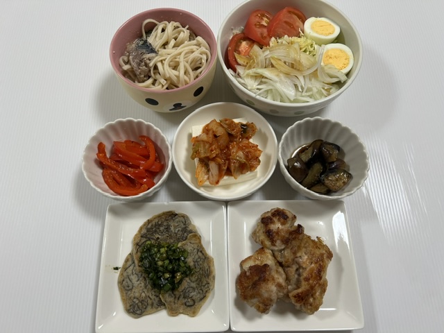 小皿に盛った料理