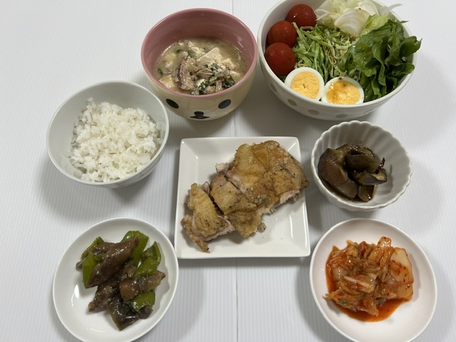 小皿に盛った料理