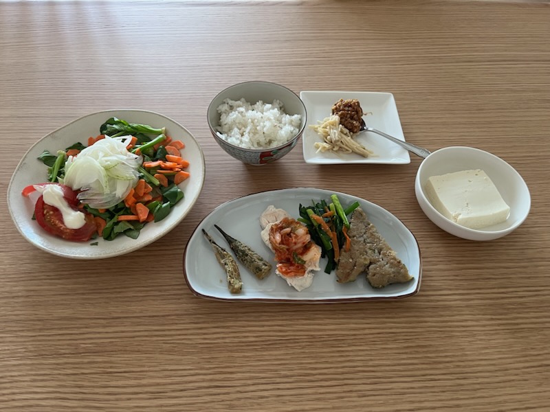 小皿に盛った私の夕ご飯