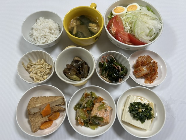 小皿に盛った料理