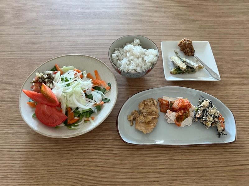 小皿に盛った私の夕ご飯