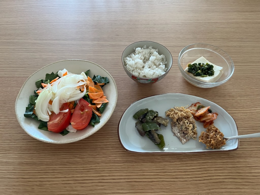 小皿に盛った私の夕ご飯