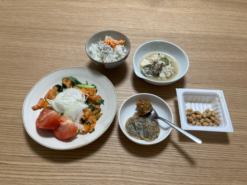 小皿に盛った私の夕ご飯