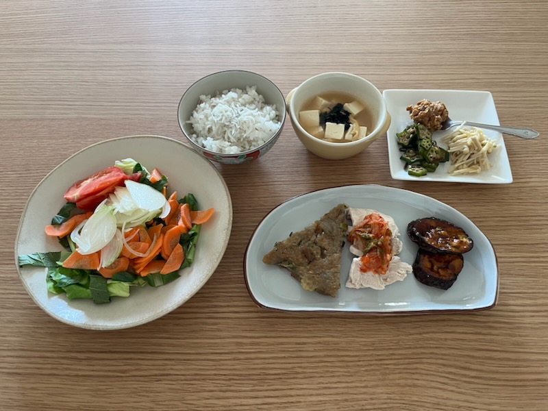 小皿に盛った私の夕ご飯