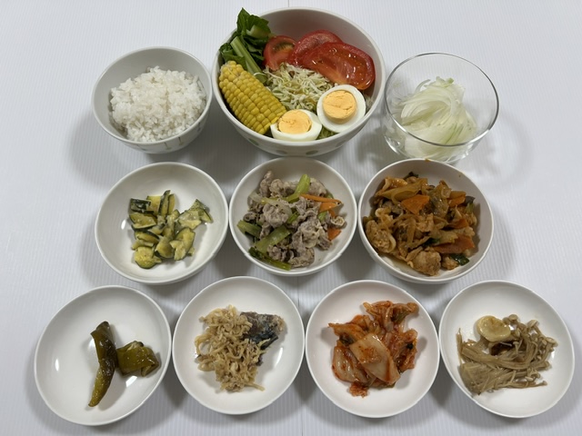 小皿に盛った料理