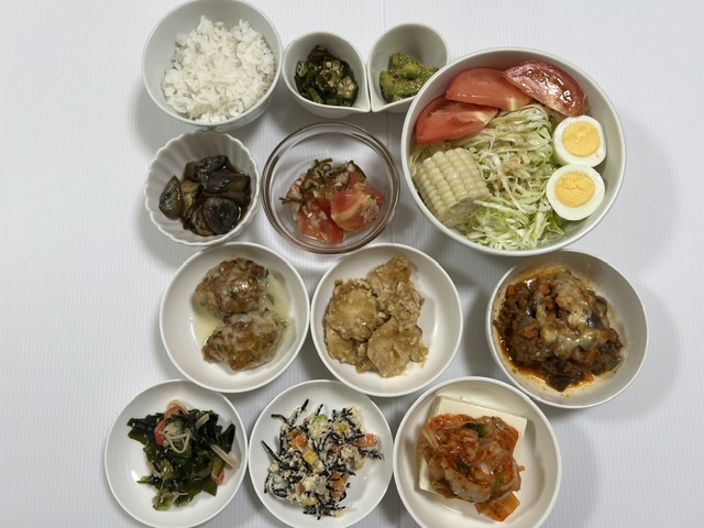 小皿に盛った料理