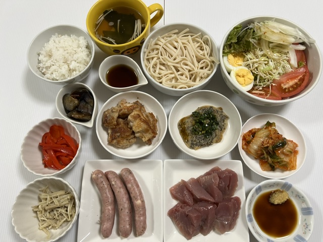 小皿に盛った料理