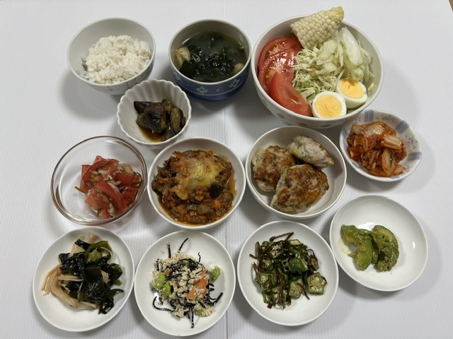 小皿に盛った料理