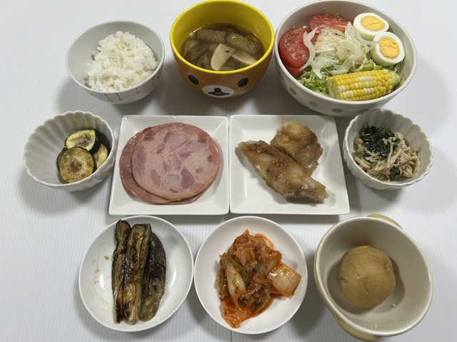 小皿に盛った料理