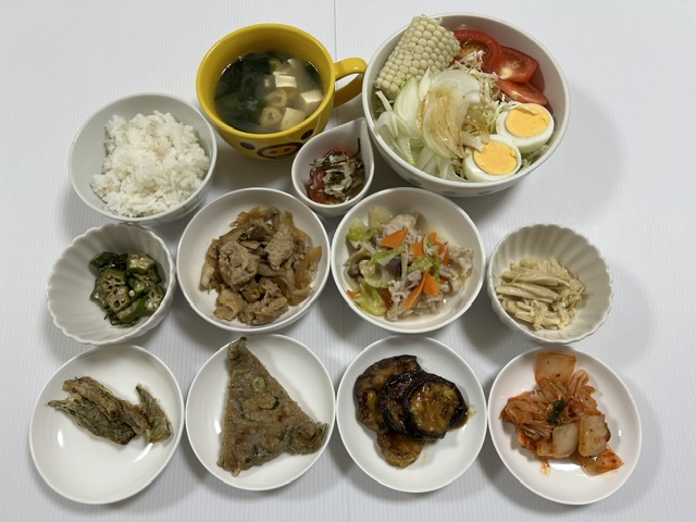 小皿に盛った料理