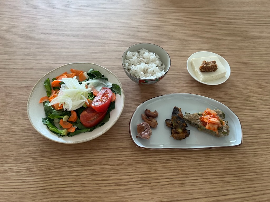 小皿に盛った私の夕ご飯