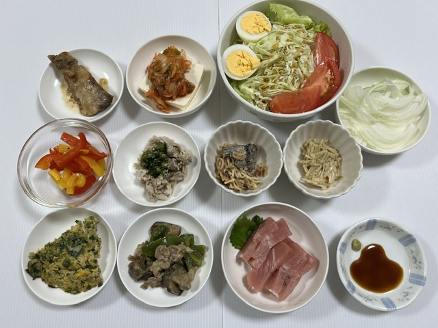 小皿に盛った料理