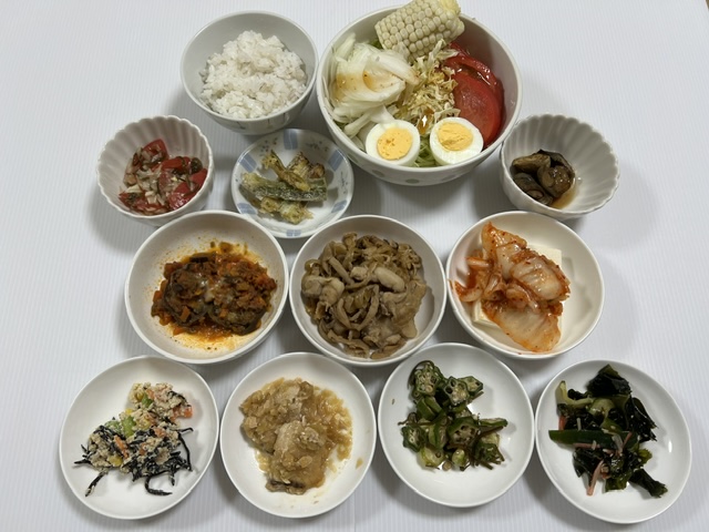 小皿に盛った料理