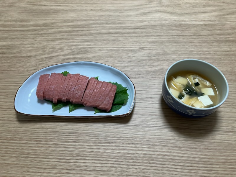 解凍まぐろ、鶏ゆで汁で味噌汁