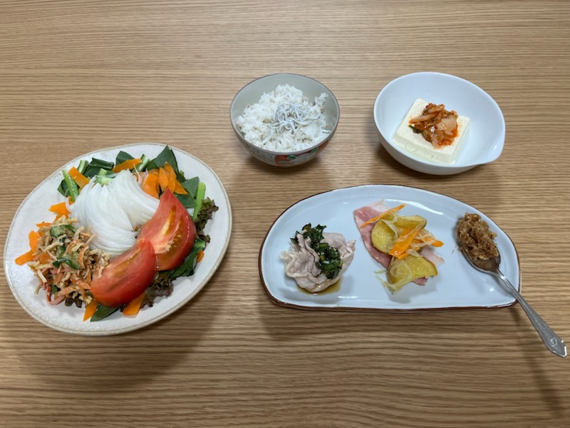 小皿に盛った私の夕ご飯