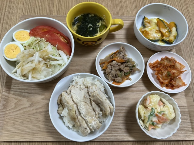 小皿に盛った料理
