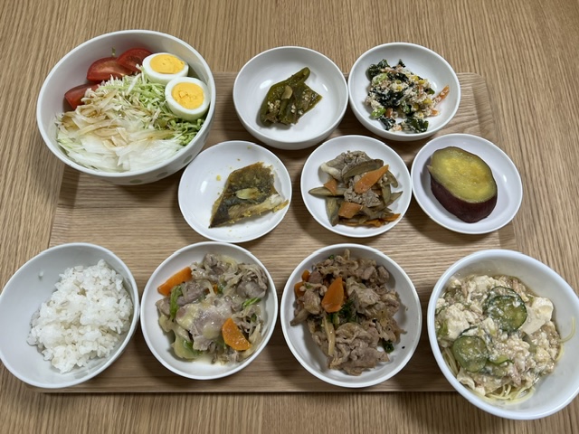 小皿に盛った料理