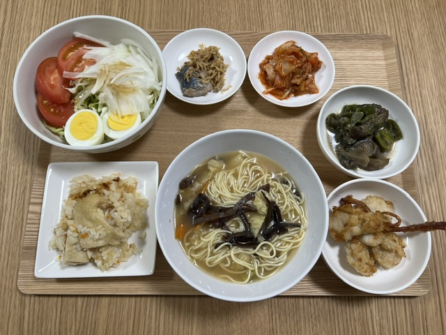 小皿に盛った料理