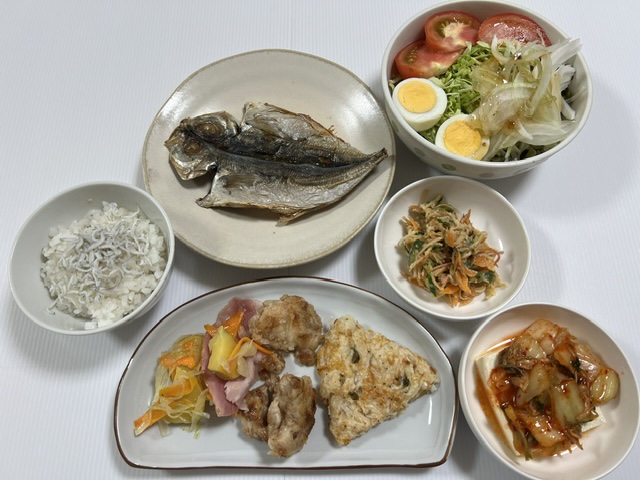 小皿に盛った料理