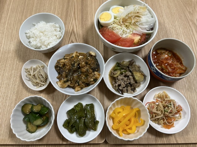 小皿に盛った料理