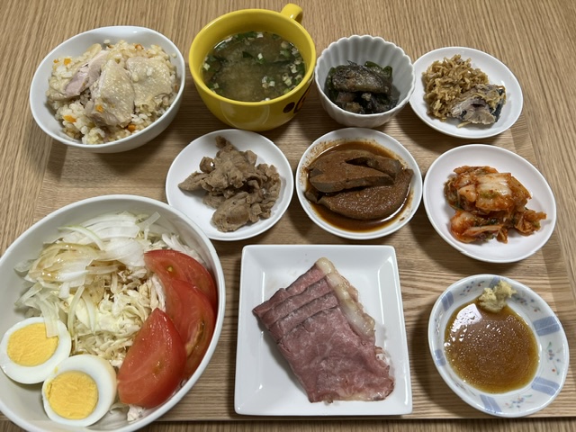 小皿に盛った料理