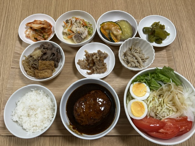 小皿に盛った料理