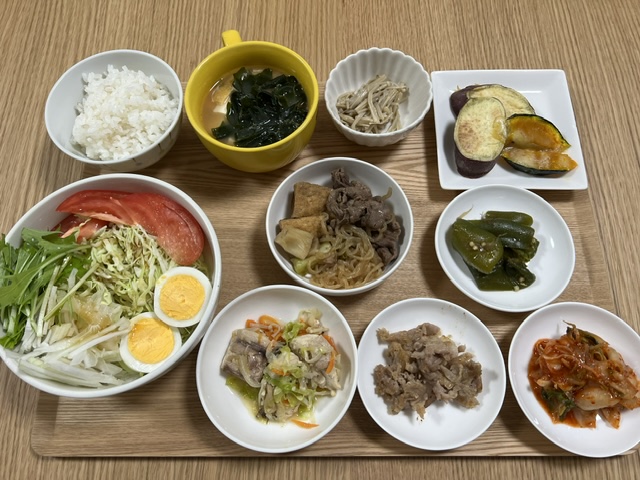 小皿に盛った料理