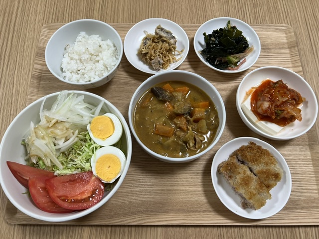 小皿に盛った料理
