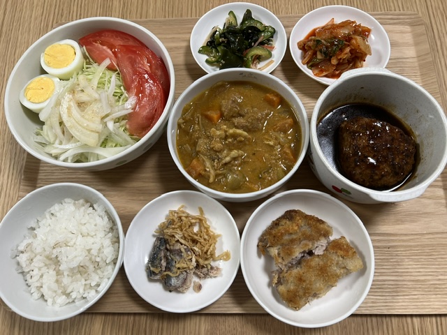 小皿に盛った料理