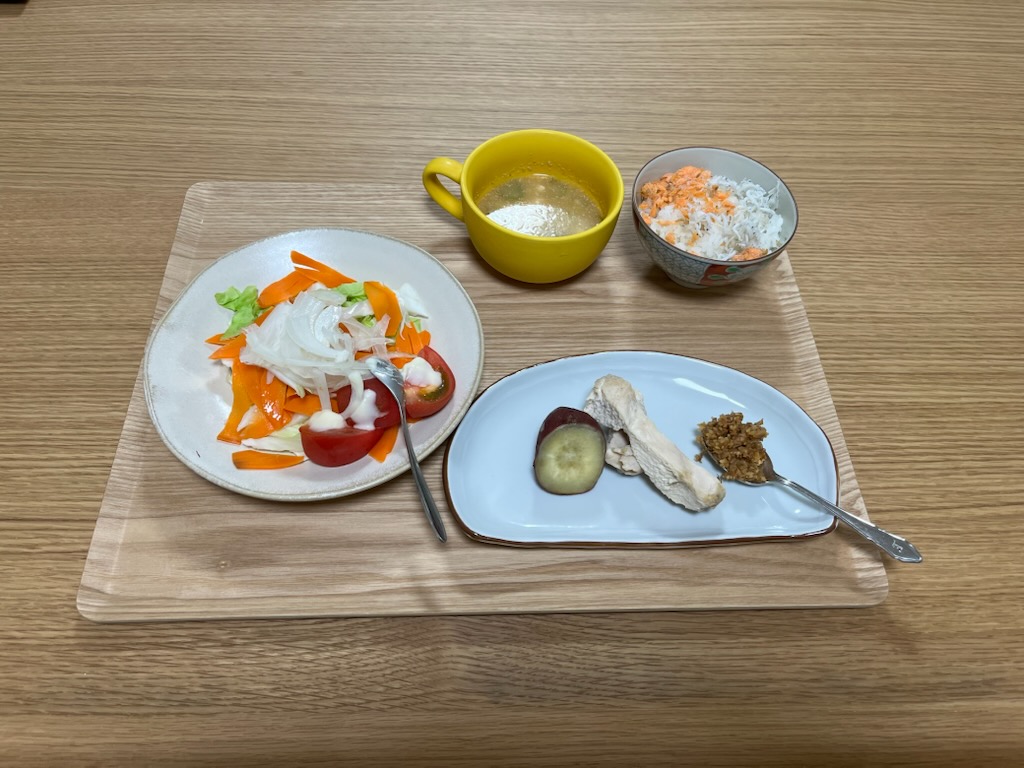 小皿に盛った私の夕ご飯