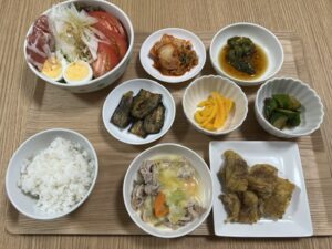 小皿に盛った料理