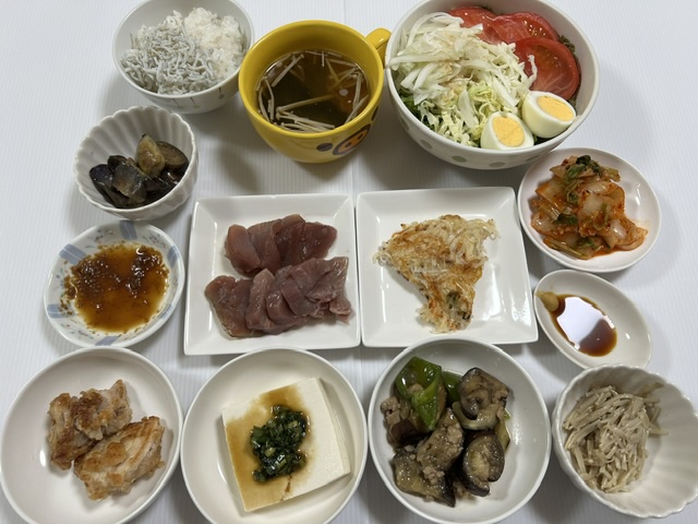 小皿に盛った料理