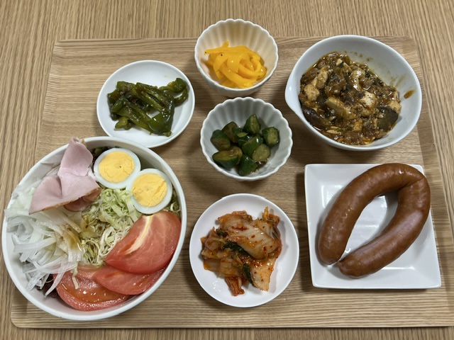 小皿に盛った料理