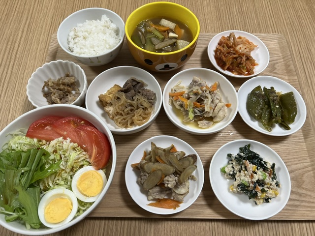 小皿に盛った料理