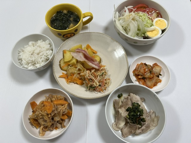 小皿に盛った料理