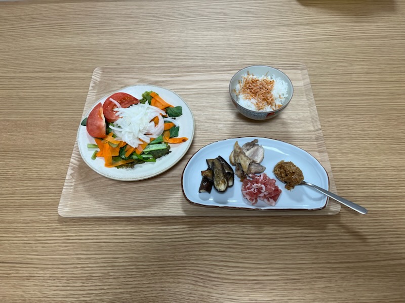 小皿に盛った私の夕ご飯