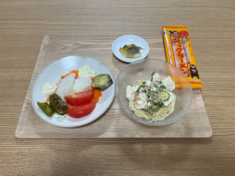 小皿に盛った私の夕ご飯