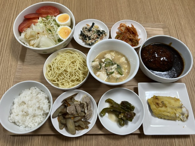 小皿に盛った料理
