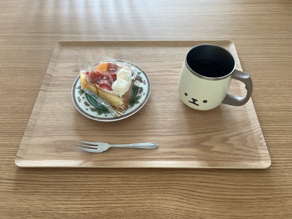 苺のレアチーズケーキ、フルーツタルト
