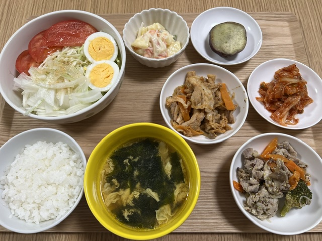 小皿に盛った料理