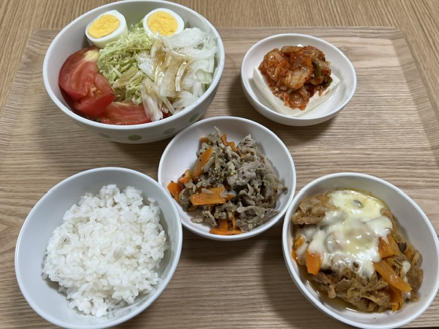 小皿に盛った料理