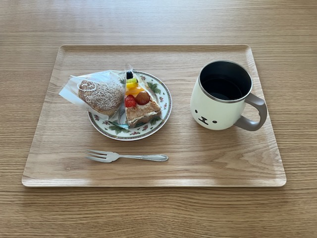シュークリームとフルーツタルト