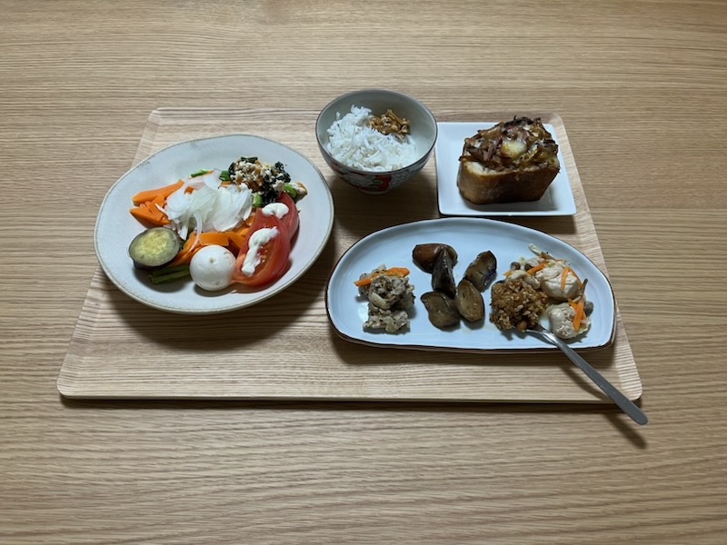 小皿に盛った私の夕ご飯