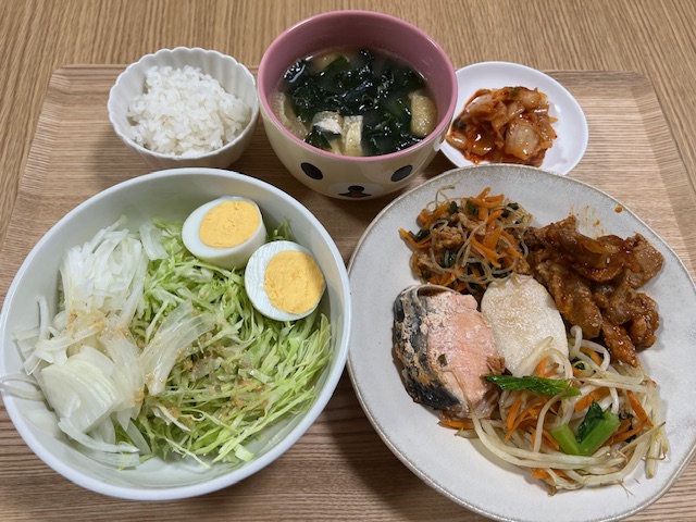 小皿に盛った料理