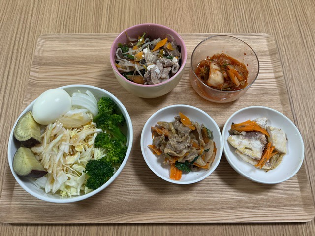 小皿に盛った料理