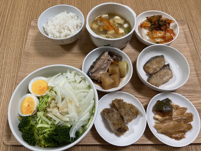小皿に盛った料理