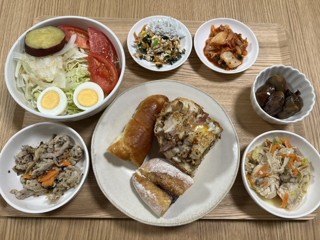 小皿に盛った料理