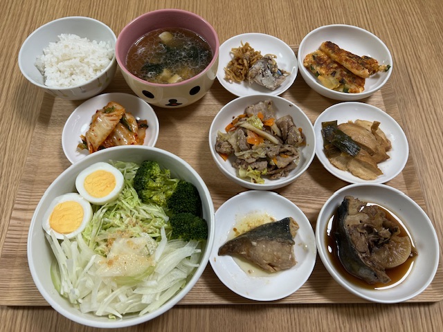 小皿に盛った料理